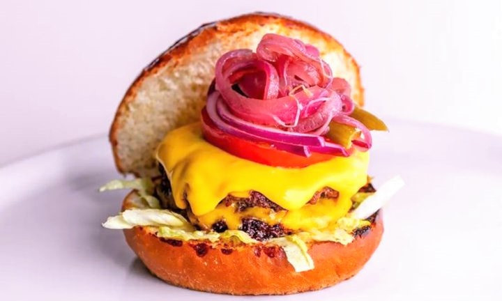 Classic Bacon & cheese Burger / ساندویچ بیکن لوتینو به همراه پنیر و برگر لوتینو